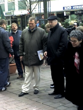 Wolgang Van Vliet vor dem Anwesen Bismarckstraße 108