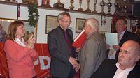 Wolfgang van Vliet ehrt Edgar Reinhard für 60 Jahre Treue